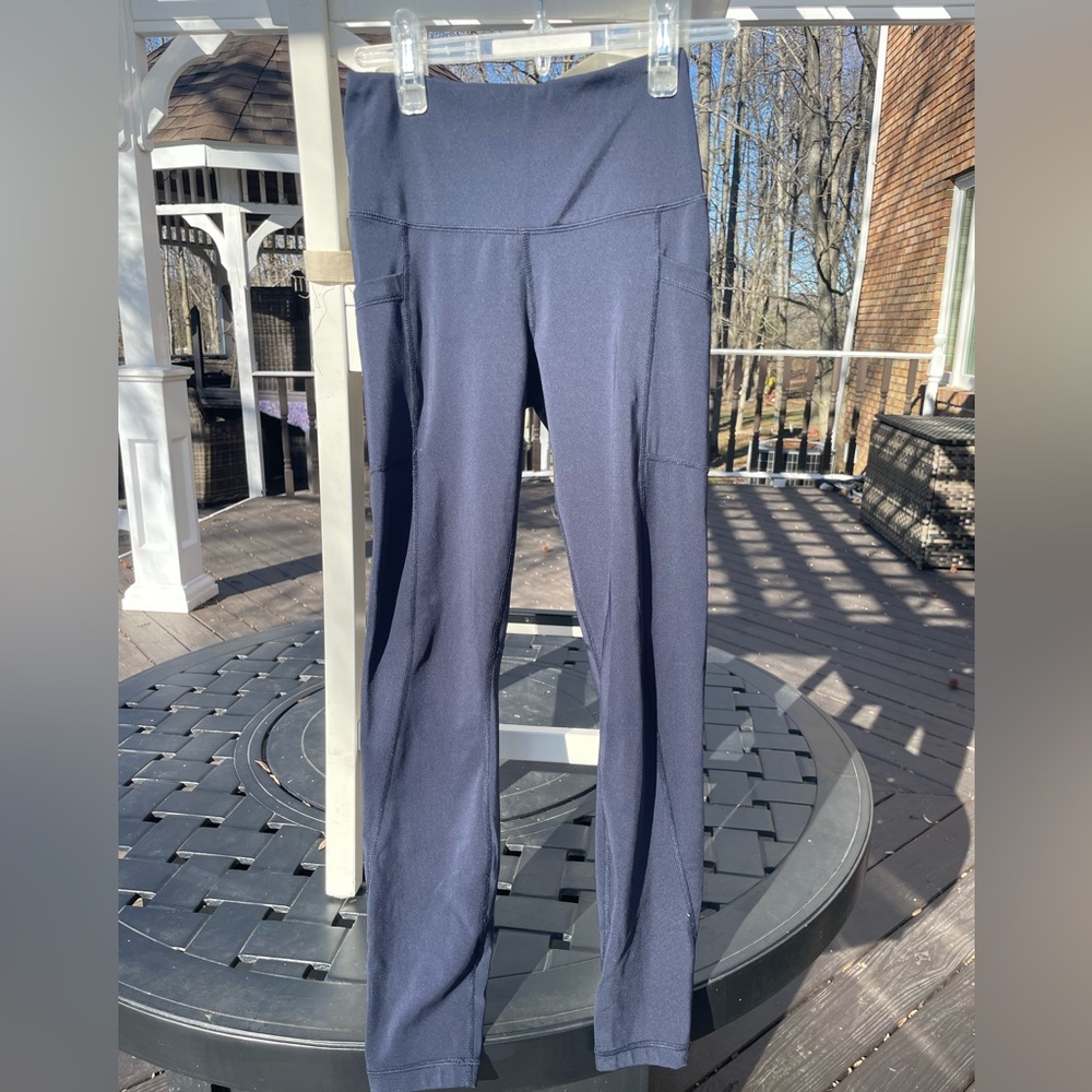 Navy blue athletic leggings
